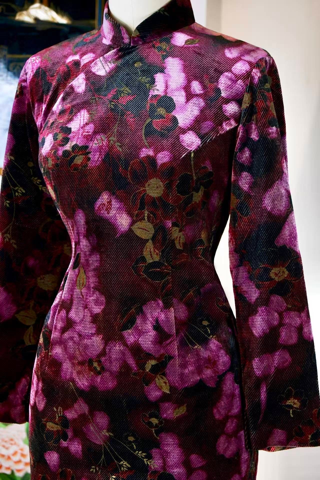 60年代 - 六十年代斜纹灯芯绒烫金印花古董旗袍：台湾古董衣的纹样美学与时代印记 | 1960s - 1960s Twill Corduroy Qipao with Gold-Foil Printing: The Motif Aesthetics and Historical Imprints of Taiwanese Vintage Fashion