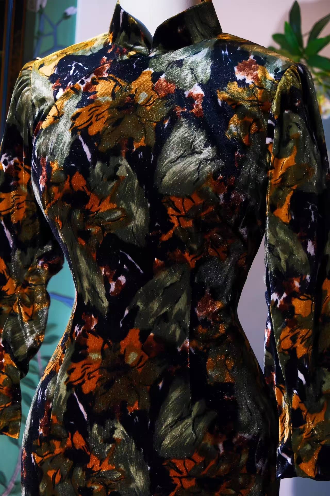 50年代 - 岭南墨韵·五十年代手绘抽象天鹅绒古董旗袍 | 1950s - Lingnan Ink Rhyme: Vintage 1950s Hand-Painted Abstract Velvet Cheongsam