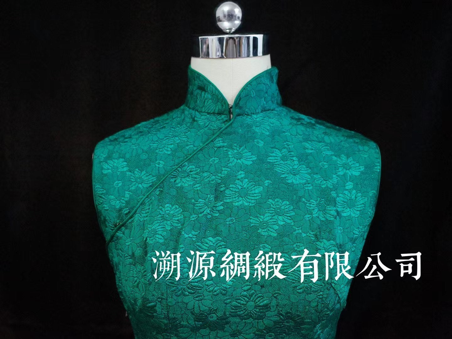 60年代 - 翠玉凝香：Vintage 60年代翡翠绿古董旗袍套装 | 1960s - Jade Essence: Vintage 60s Emerald Antique Qipao Set