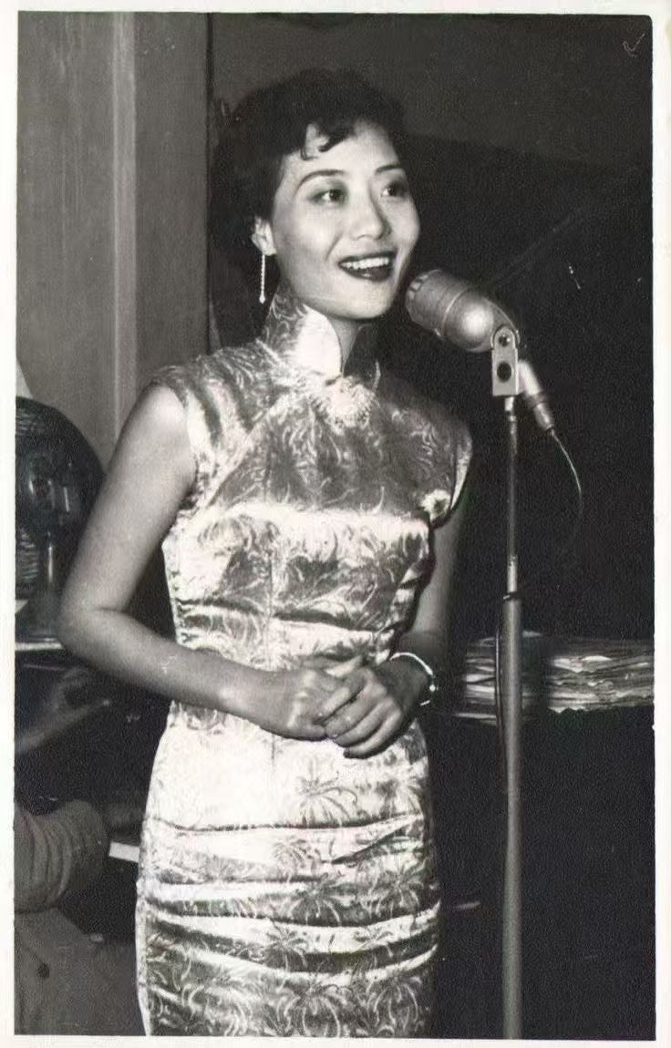 60年代 - 歌后风华・织金烟花缎面曳地・梁萍女士同款古董老旗袍 / 1960s - Diva's Splendor: Brocade Fireworks Satin Trail Qipao — As Worn by Legendary Singer Liang Ping