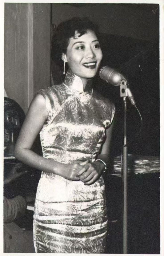 60年代 - 歌后风华・织金烟花缎面曳地・梁萍女士同款古董老旗袍 / 1960s - Diva's Splendor: Brocade Fireworks Satin Trail Qipao — As Worn by Legendary Singer Liang Ping