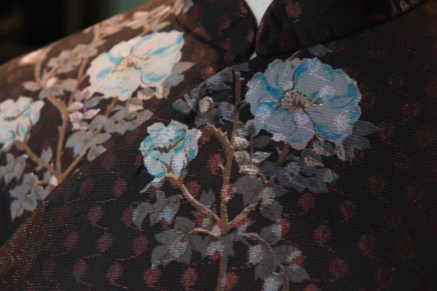 60年代 -《新加坡国立博物馆典藏·黛色织金提花旗袍》|  1960s - “National Museum of Singapore Heritage · Dark Brocade Jacquard Qipao”