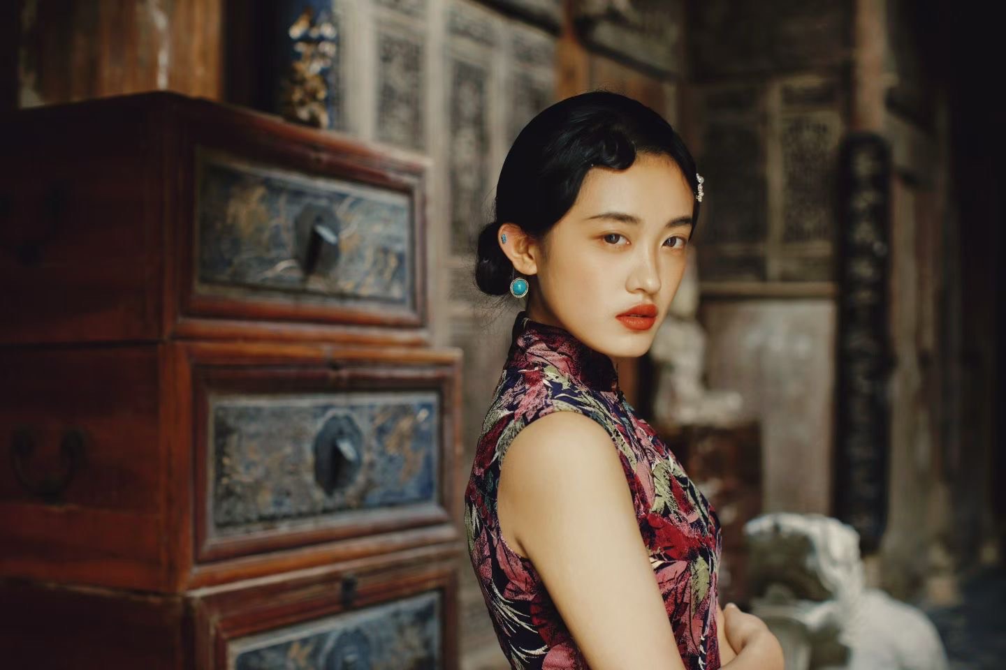 60年代 - 上世纪六十年代南洋风热带植物丝绒印花古董港式旗袍 | 1960s - An Antique Hong Kong-style Cheongsam from the 1960s, Featuring a Southeast Asian-inspired Tropical Plant Velvet Print