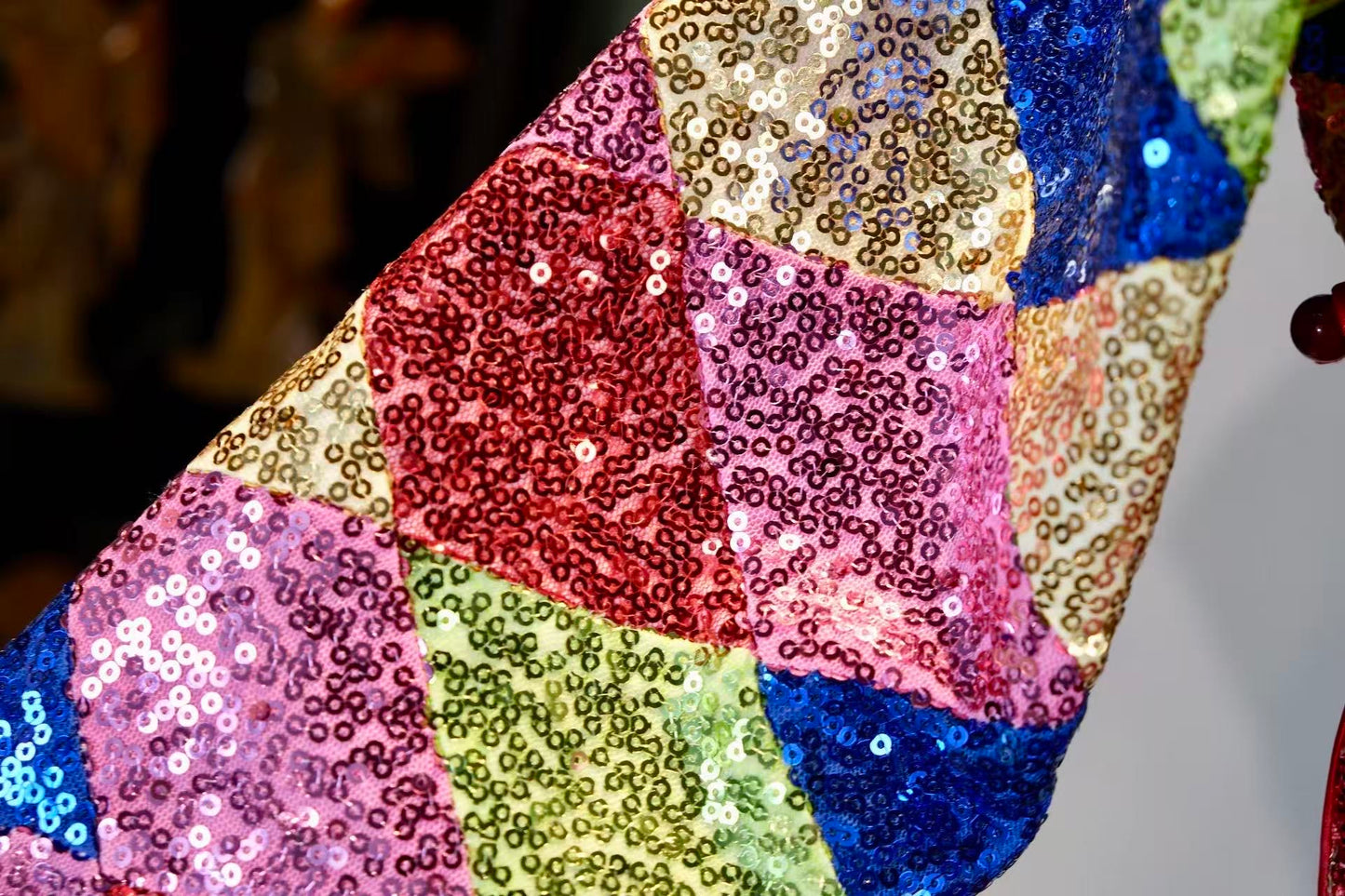 客订结缘 - 叠彩幻影 · 摩登几何序列亮片手工定制旗袍上衣 | Customized Design -  Chromatic Mirage: Modern Geometric Sequence Hand-Tailored Sequin Cheongsam Top