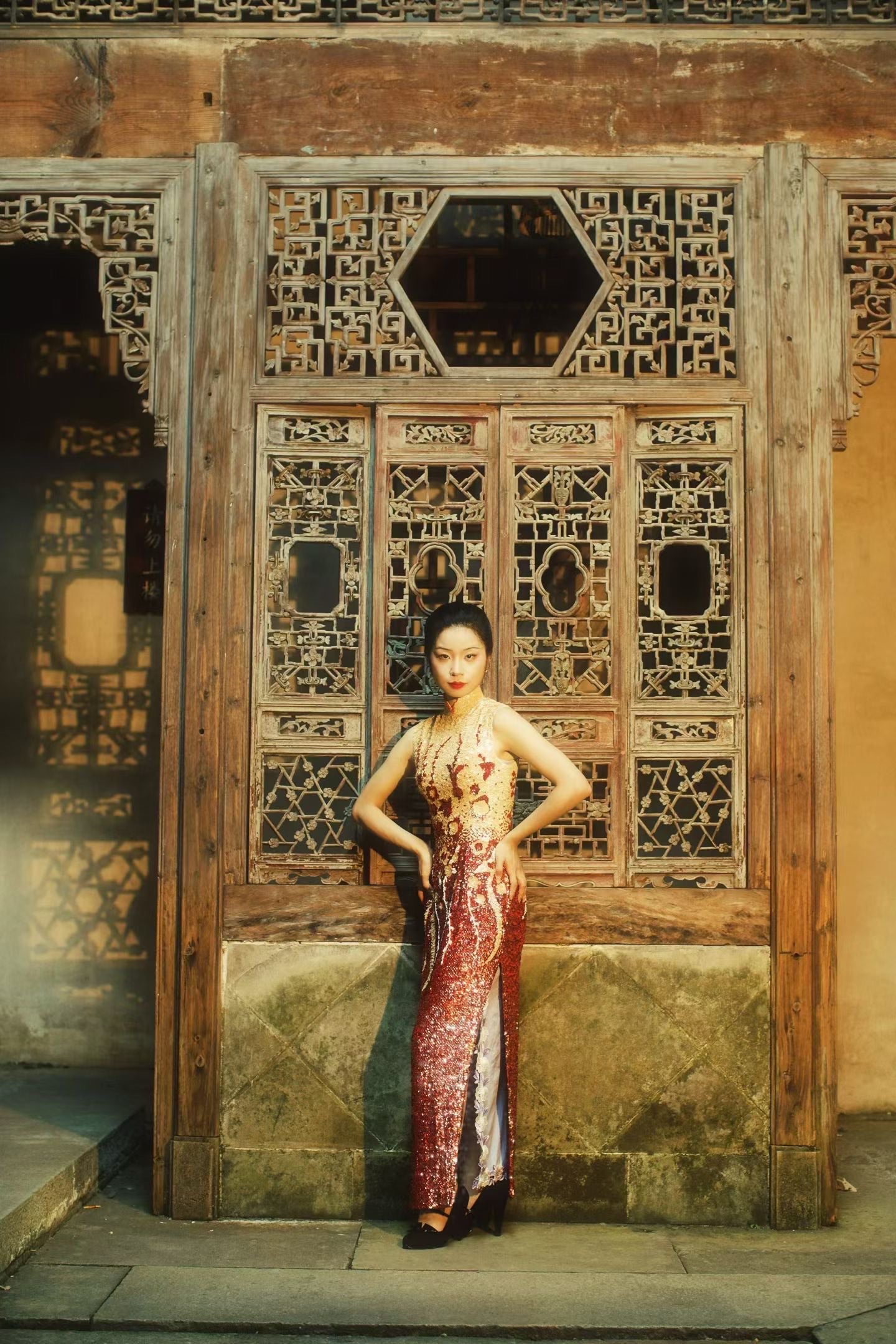 70年代 - 盛世流光：Vintage 70年代手工珠片渐变色花瓶底团拜古董台湾旗袍 - 1970s - The Glamour of the Golden Age: Vintage 70s Taiwan Antique Hand-Beaded Ombré 'Vase-Hem' Cheongsam