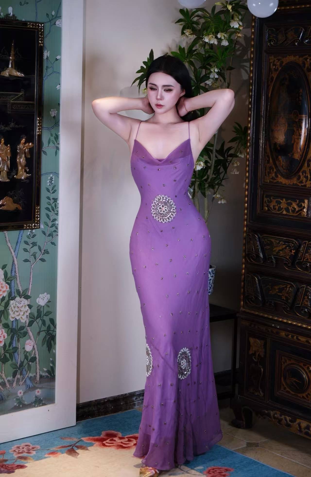 高定成衣 - 1930年代复古风华：老好莱坞系列紫色真丝手工钉珠斜裁晚礼服 | Luxury Ready-to-Wear (RTW) - 1930s sequined beaded vintage style Inspired Purple Silk bias cut old Hollywood goodness Gown