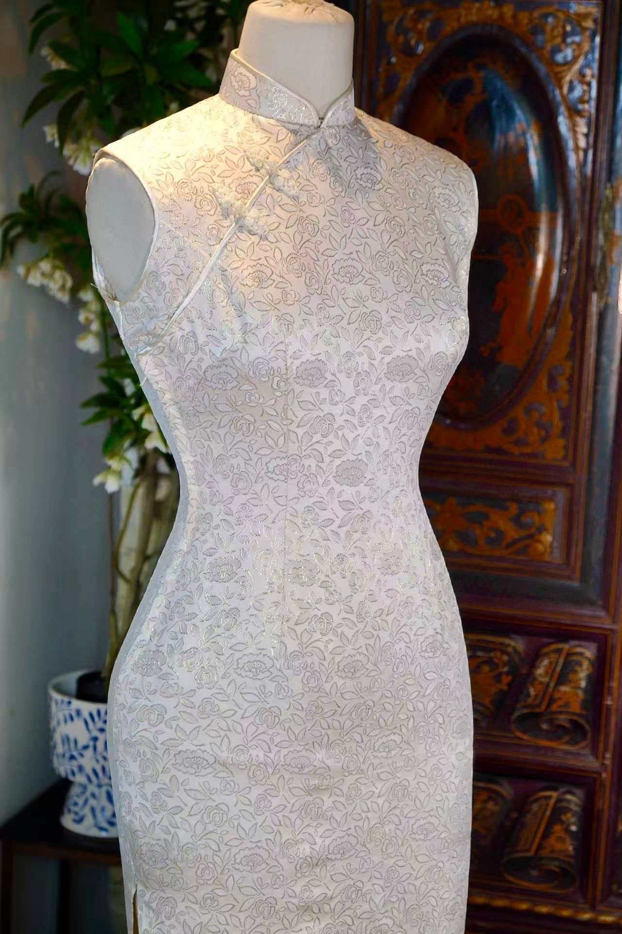 60年代 - 六十年代台湾织金提花锦缎曳地古董旗袍 | 1960s - 1960s Taiwan Gilded Jacquard Brocade Floor-Length Qipao