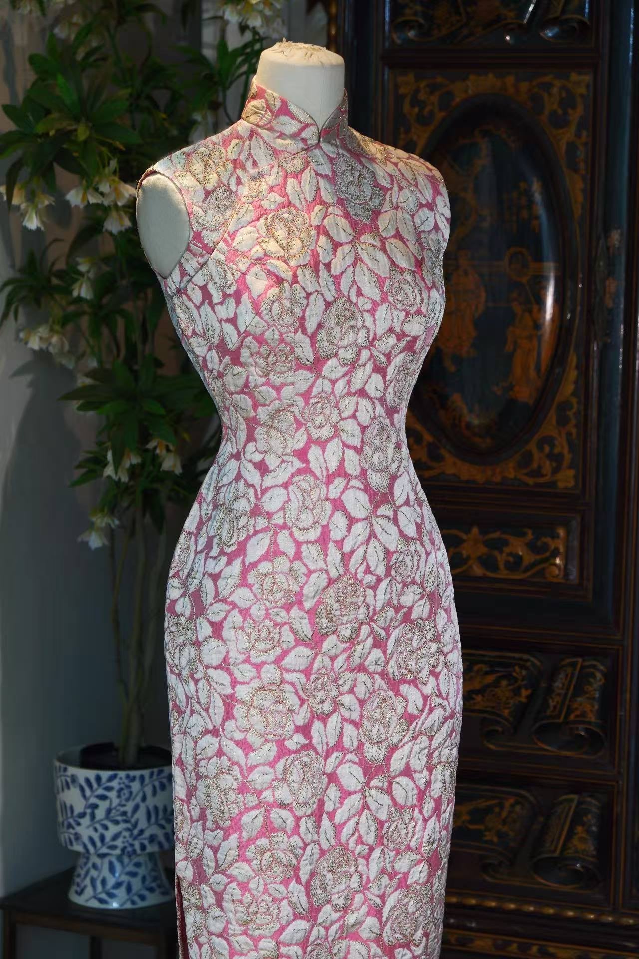 60年代 - 意大利进口玫瑰织金提花古董港式旗袍 | 1960s - A Vintage 1960s Hong Kong Cheongsam with Italian Imported Gold Brocade Rose Jacquard