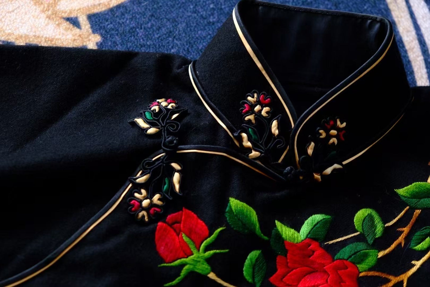 40年代 - ‘暗香浮动’·民国四十年代大陆羊绒/厚绒刺绣玫瑰硬花扣全品古董长袖旗袍 / 1940s - ‘Subtle Fragrance’·1940s Republic-Era Mainland 'Cashmere'/Thick Velvet Rose Embroidery Hard Floral-Knot Full-Condition Antique Long-Sleeve Qipao