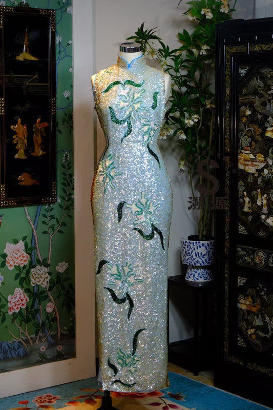 70年代 - 深海人鱼泪：虹光幻彩珠片重工刺绣晚装旗袍 | 1970s - "Mermaid's Tears": Iridescent Sequin and Heavy Beadwork Evening Cheongsam