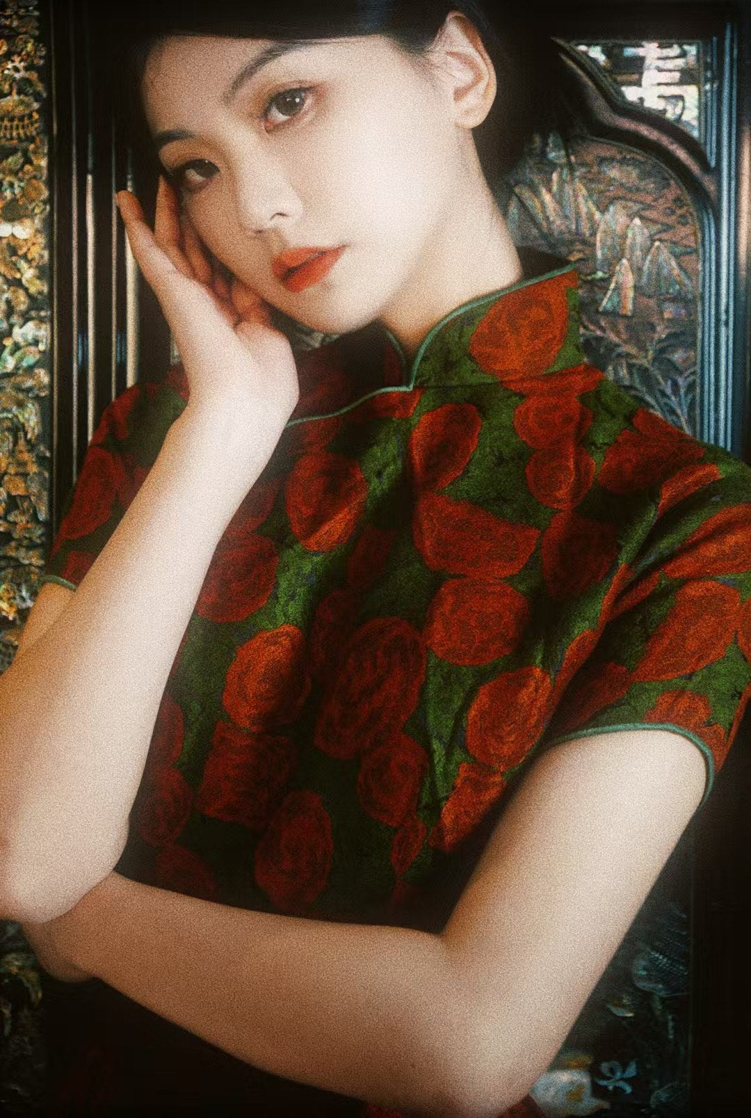 50年代 - 【烈焰蔷薇】Vintage 50s 油画玫瑰羊毛呢 线香绲港式三角腰花瓶底短旗袍 | 1950s - 【Blazing Rose】Vintage 50s Wool Felt Qipao with Oil-Paint Rose Pattern & Incense Stick Piping