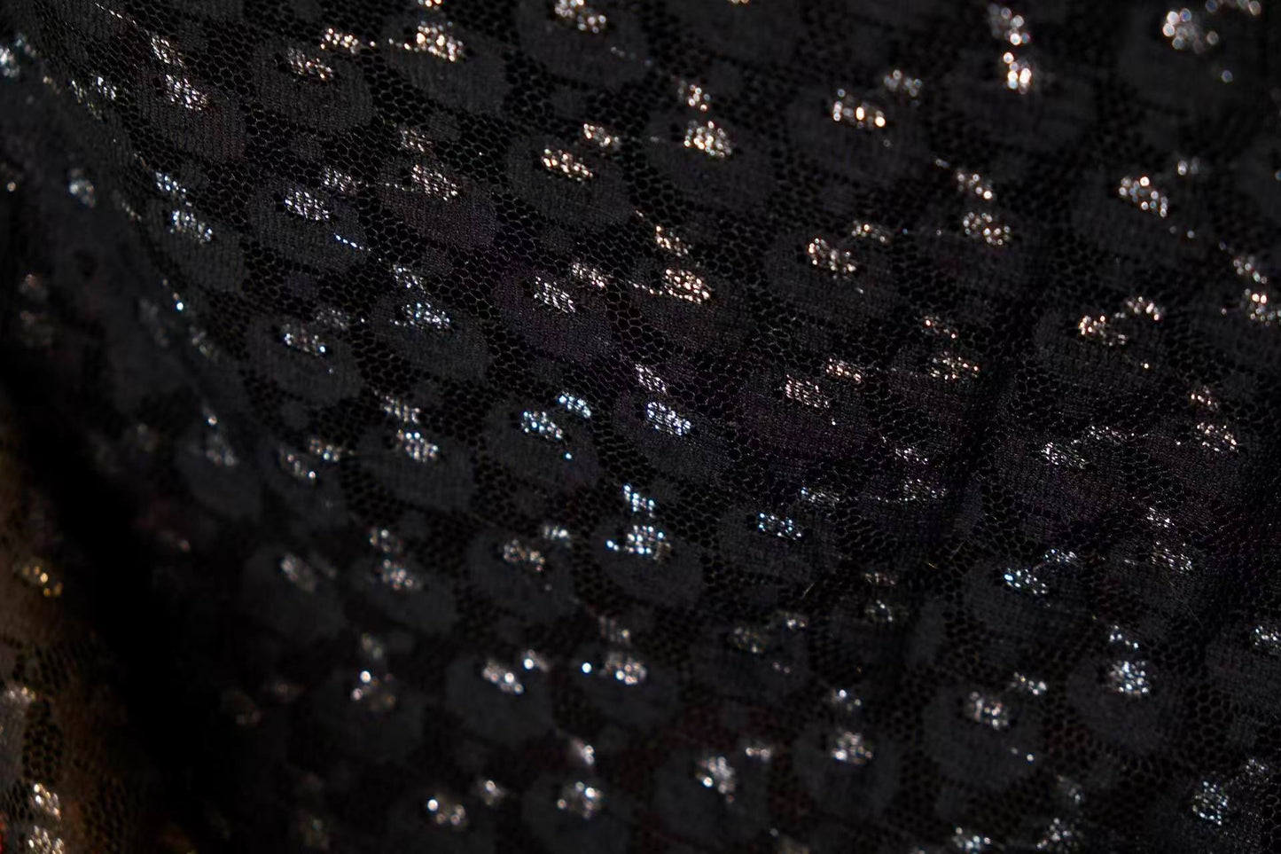 50年代 - 香江旧梦——上世纪五十年代香港Lamè植入金属蕾丝旗袍 | 1950s - A Glimpse of Old Hong Kong: The Eternal Poem of the 1950s Lamé and Metal Lace Cheongsam