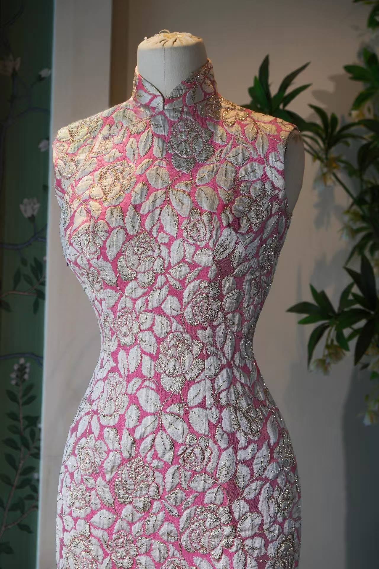 60年代 - 意大利进口玫瑰织金提花古董港式旗袍 | 1960s - A Vintage 1960s Hong Kong Cheongsam with Italian Imported Gold Brocade Rose Jacquard