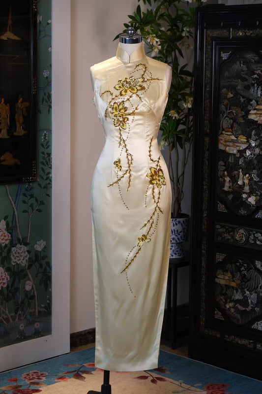 60年代 -「月黄昏」金珠刺绣真丝旗袍 | 1960s - "Moonlight Dusk" Gold Bead Embroidered Silk Qipao