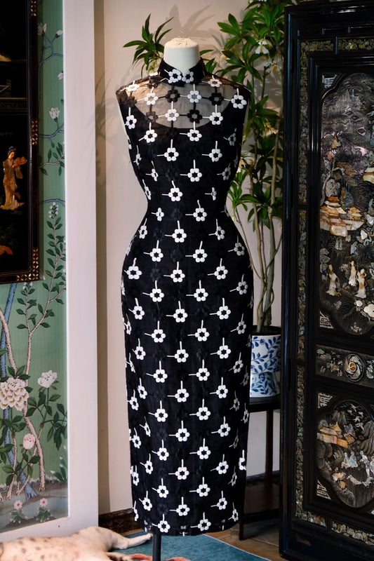 60年代 - 巴黎摩登・欧根纱黑白花卉镂空・挖胸肩开古董港式旗袍 / 1960s - Parisian Mod: Black & White Organza Floral Cutout Vintage Hong Kong Qipao