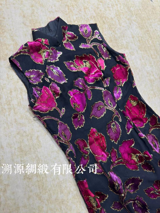 60年代 - 极致奢华：黑底紫红丝绒烂花金丝玫瑰无袖旗袍 | 1960s - Exquisite Luxury: Black-Based Purple Devoré Velvet Gold-Thread Rose Sleeveless Qipao/Cheongsam