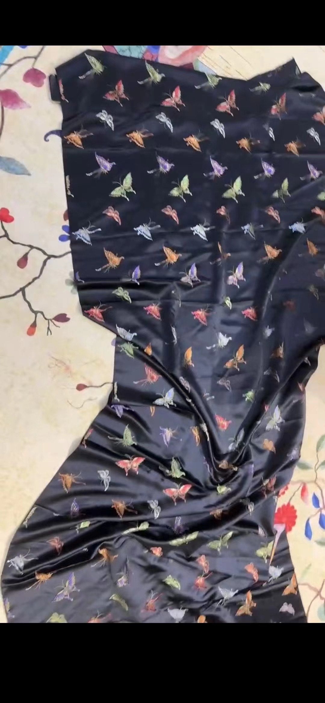 客定结缘 -【Vintage 夜宴霓裳·彩绣蝶舞】珍稀古董料真丝刺绣旗袍 | Customized Design - 【Vintage Midnight Banquet · Embroidered Butterfly Dance】Rare Antique Fabric Silk Qipao