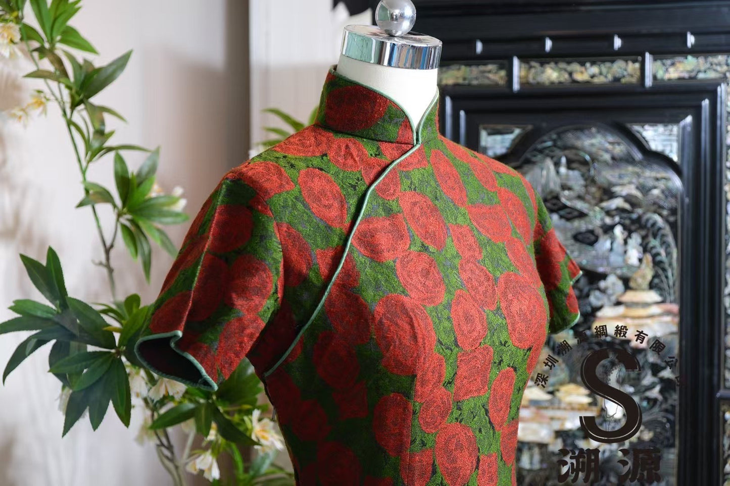 50年代 - 【烈焰蔷薇】Vintage 50s 油画玫瑰羊毛呢 线香绲港式三角腰花瓶底短旗袍 | 1950s - 【Blazing Rose】Vintage 50s Wool Felt Qipao with Oil-Paint Rose Pattern & Incense Stick Piping