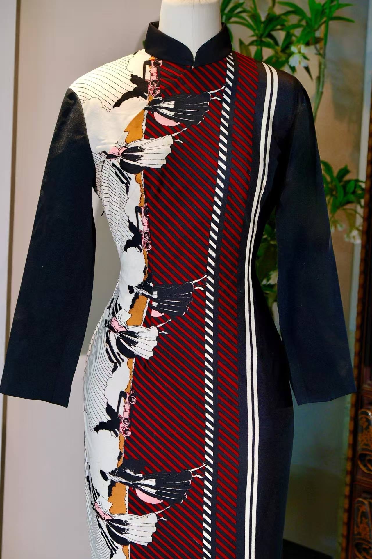 60年代 - 几何韵律·红黑斜纹双裙小姐台湾古董旗袍 | 1960s - Geometric Rhythm: Vintage Taiwanese Cheongsam with Red-Black Diagonal Stripes and "Two-Skirted Lady" Motif