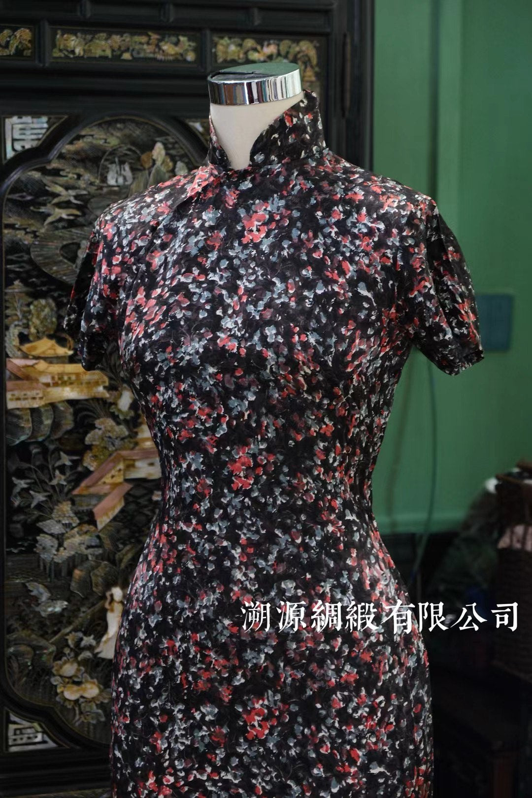 50年代 -【馆藏级珍稀·1950s 大陆产】夜色踏雪寻梅油画风格古董旗袍 | 1950s - 【Curatorial Grade Rarity · 1950s Mainland China】Ink Night Plum Oil Painting Antique Qipao