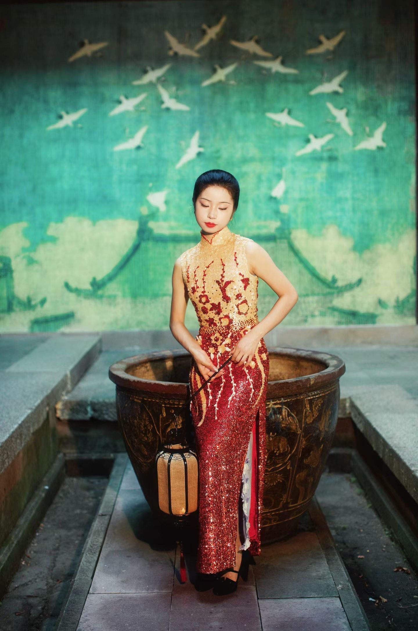 70年代 - 盛世流光：Vintage 70年代手工珠片渐变色花瓶底团拜古董台湾旗袍 - 1970s - The Glamour of the Golden Age: Vintage 70s Taiwan Antique Hand-Beaded Ombré 'Vase-Hem' Cheongsam