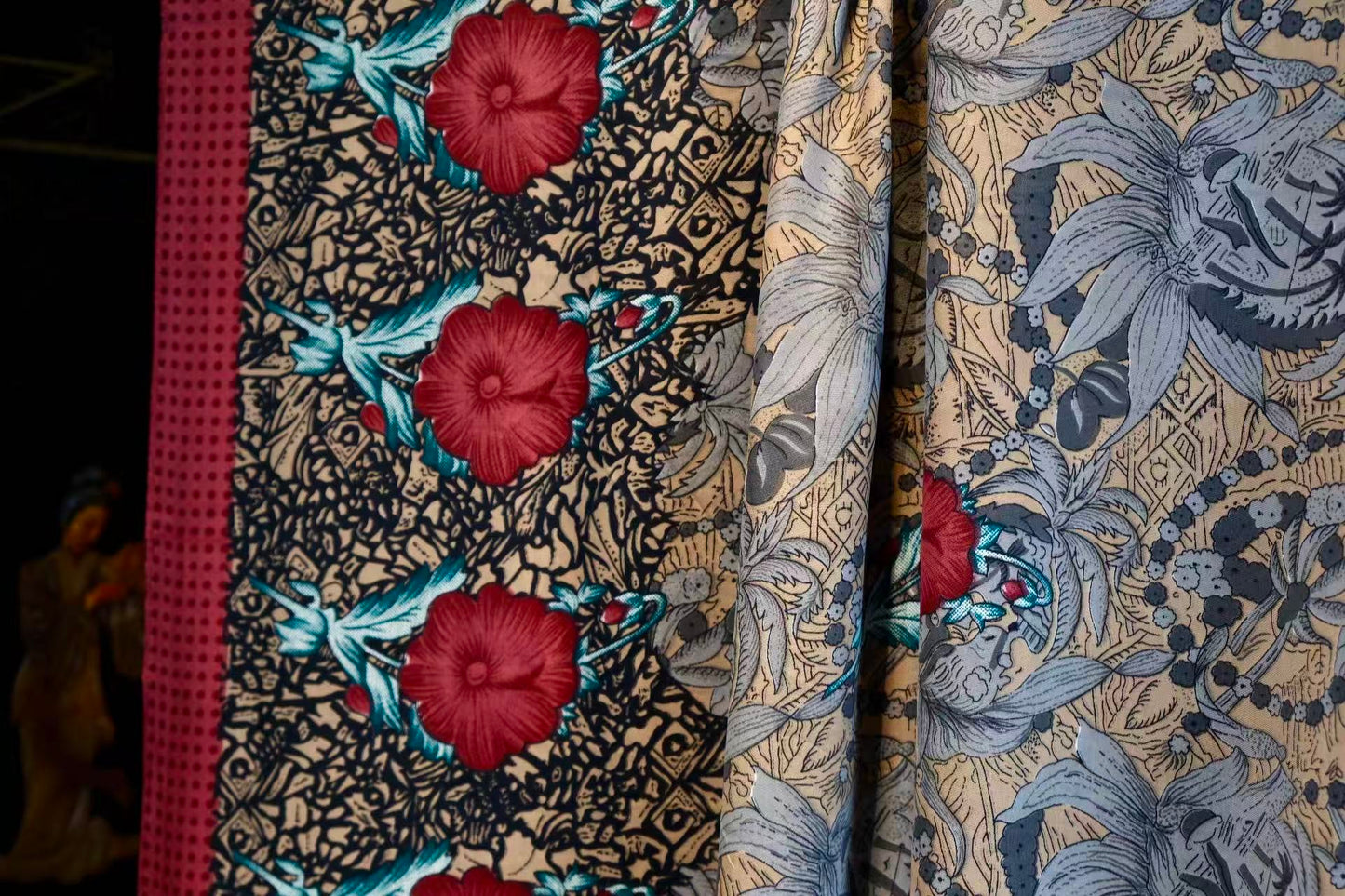 布料名 -《南洋旧梦·朱砂热带》—— 100% 桑蚕丝砂洗艺术绸 | Fabric Name - “Nanyang Old Dream & Cinnabar Tropical” – 100% Sand-washed Mulberry Silk