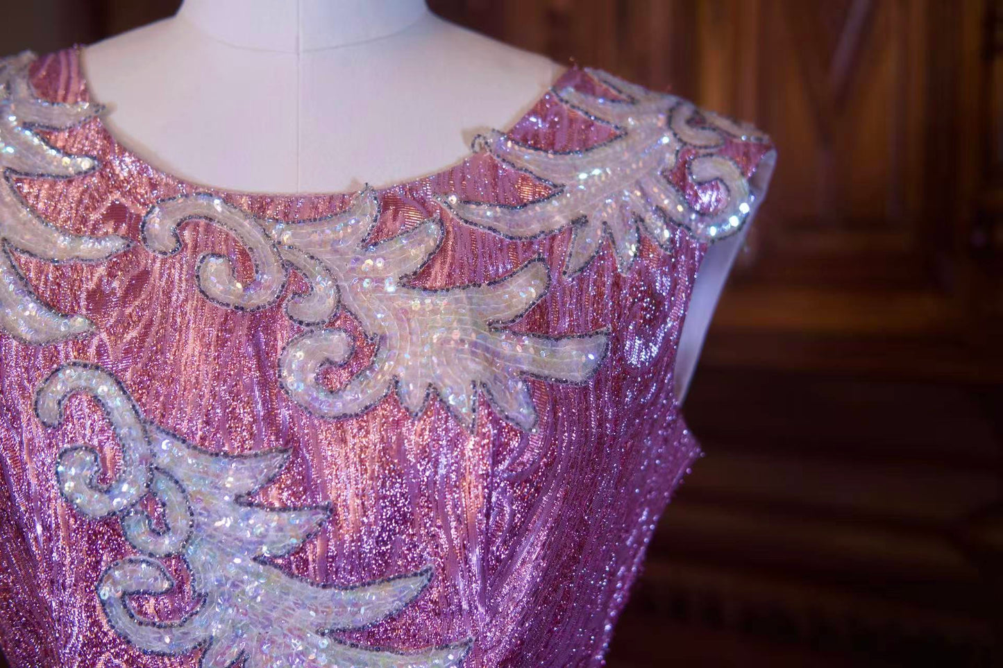 Vintage钉珠礼服 - 海上花列传：六十年代香港织金钉珠古董裙 | Vintage Beaded Dress - Flowers of the Haunted Sea: 1960s Hong Kong Vintage Gowns with Gold Brocade and Hand-Beading