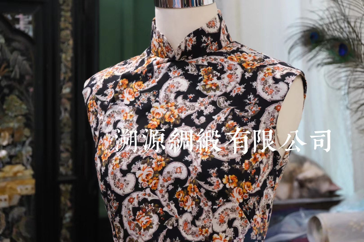 60年代 - 60s 巴洛克復古印花蕾絲長袖港袍（膠片領）| 1960s - 60s Vibrant Red Autumn Leaf Embroidered Lace Hong Kong-Style Qipao