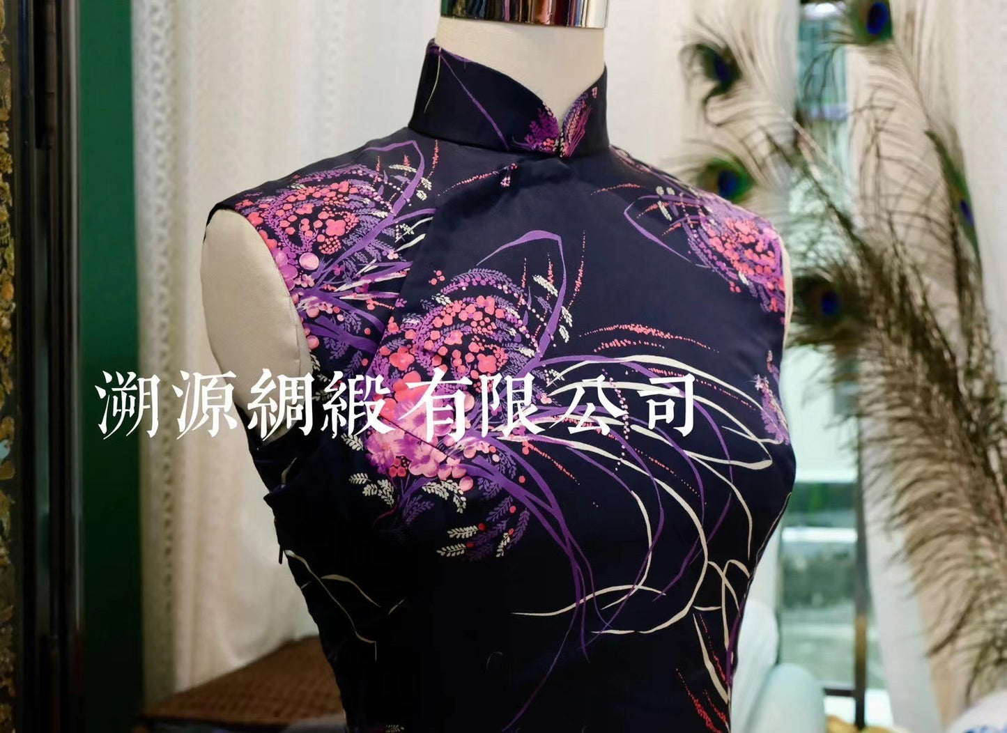 60年代 - 摩登珍藏：深蓝色底抽象流苏花卉印花无袖修身旗袍 | 1960s - Vintage Collection: Deep Blue Abstract Tassel Floral Print Sleeveless Sheath Qipao