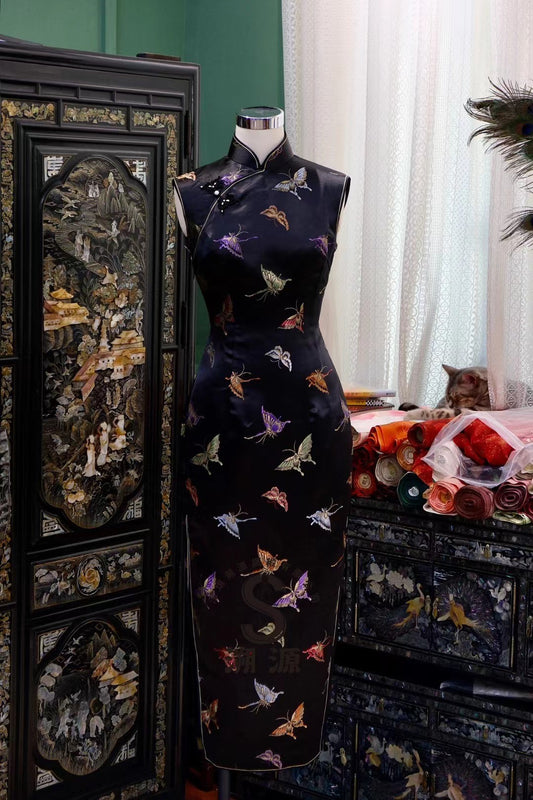 客定结缘 -【Vintage 夜宴霓裳·彩绣蝶舞】珍稀古董料真丝刺绣旗袍 | Customized Design - 【Vintage Midnight Banquet · Embroidered Butterfly Dance】Rare Antique Fabric Silk Qipao