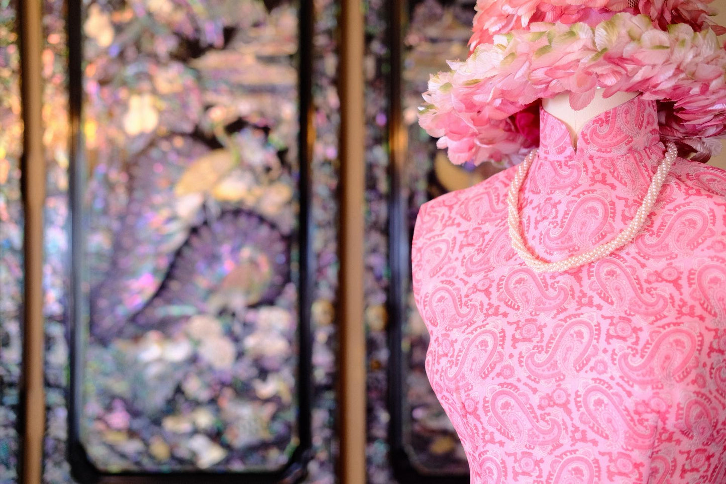 60年代 - 粉色佩斯利：雪纺里的浪漫诗篇 | 1960s - Pink Paisley: A Romantic Poem Rendered on Chiffon