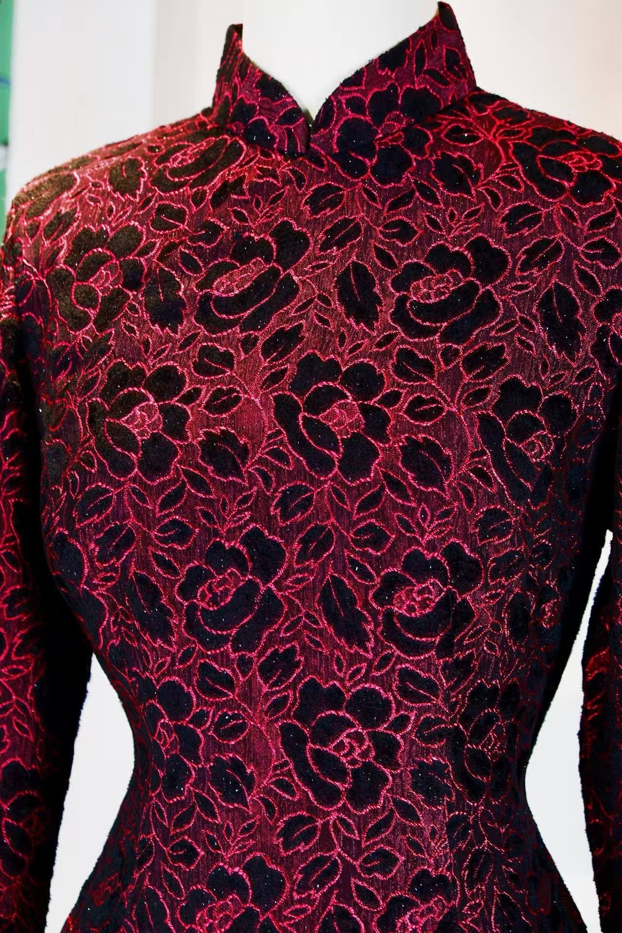60年代 - 香港产玫瑰提花织金古董旗袍 | 1960s - A Vintage Hong Kong Cheongsam with Rose Jacquard and Gold Brocade