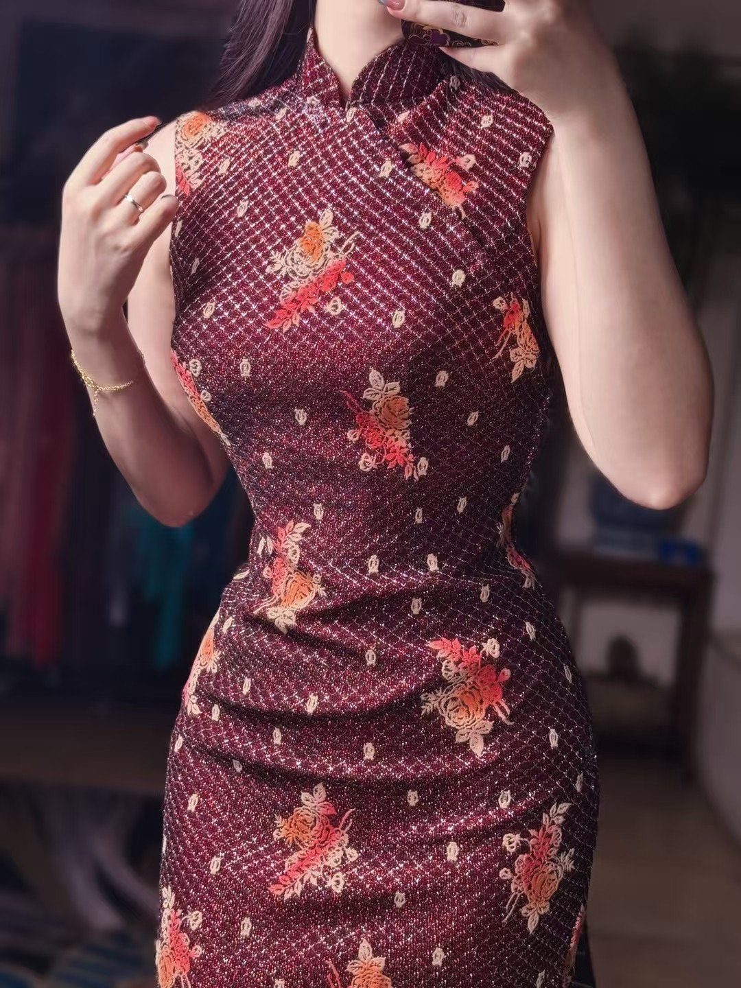 60年代 - 六零年代・影星雙姝：勃艮第織金植絨玫瑰＆祖母綠撞色閃爍織金古董港式旗袍珍藏 / 1960s - The Sixties Starlets Duo: Burgundy Gold-Woven Flocked Rose & Emerald Color-Block Shimmer Antique Hong Kong Qipao Collection