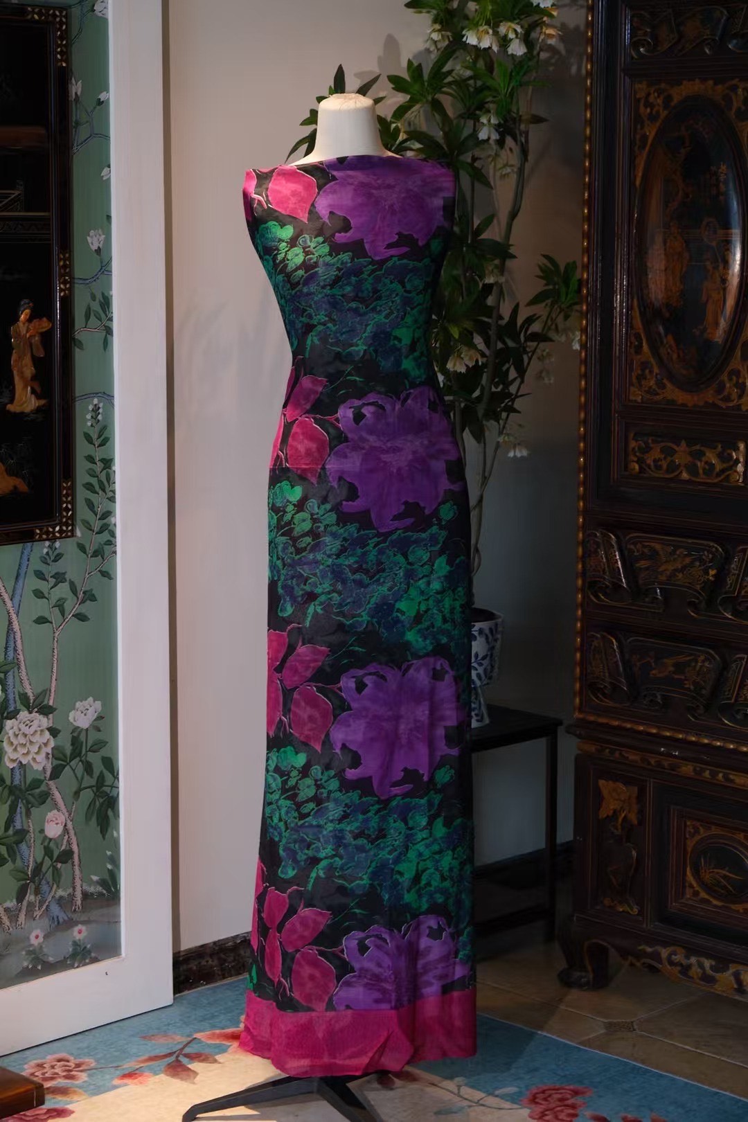 布料名 -【夜色魅影】黑底热烈紫红与翠绿叠影印花高定艺术布料 | Fabric Name - 【Phantom of the Night】Black Base Vibrant Magenta & Emerald Overprint Haute Couture Art Cloth