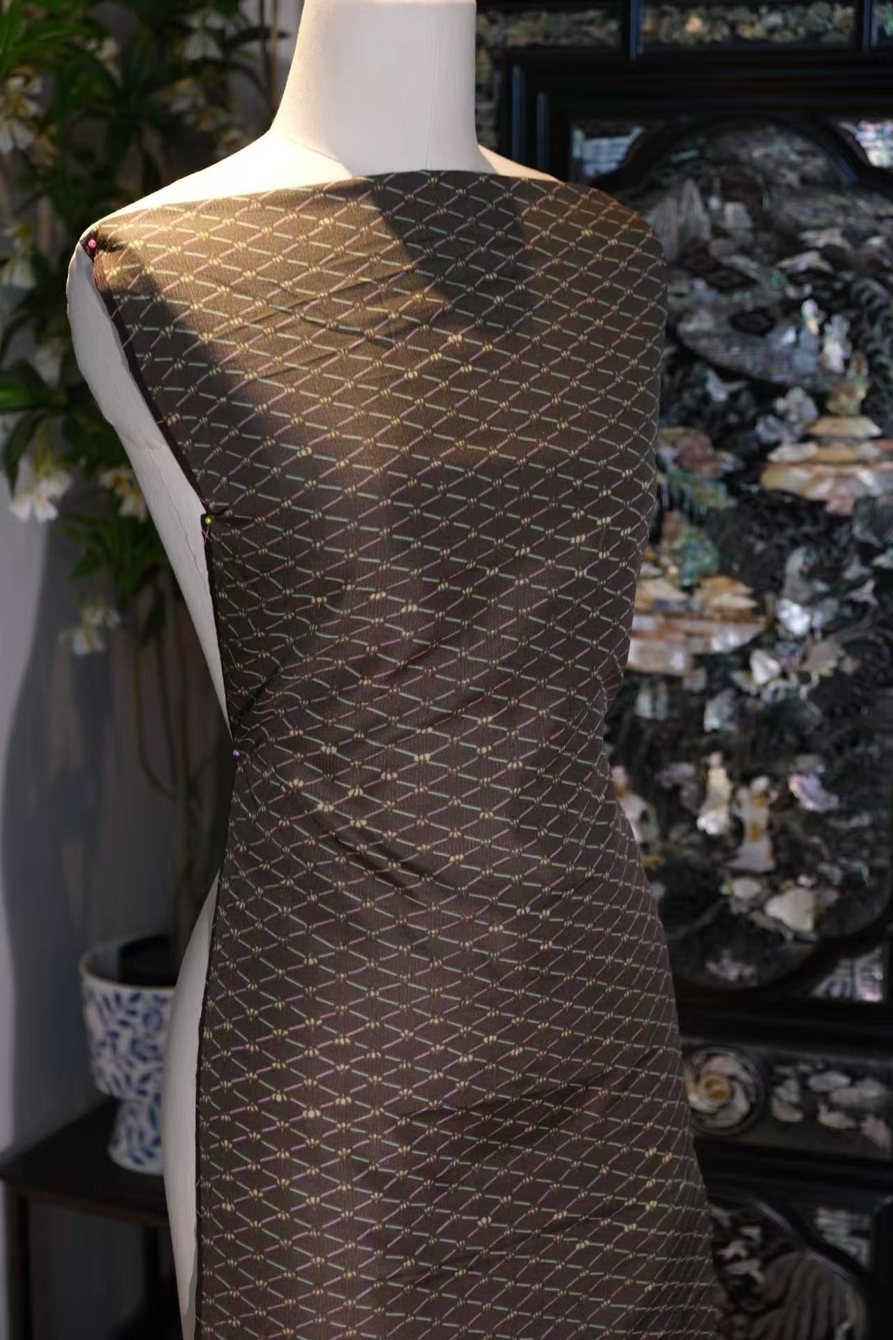 布料名 - 黛色烟罗 / Fabric Name - Obsidian Lattice Weave