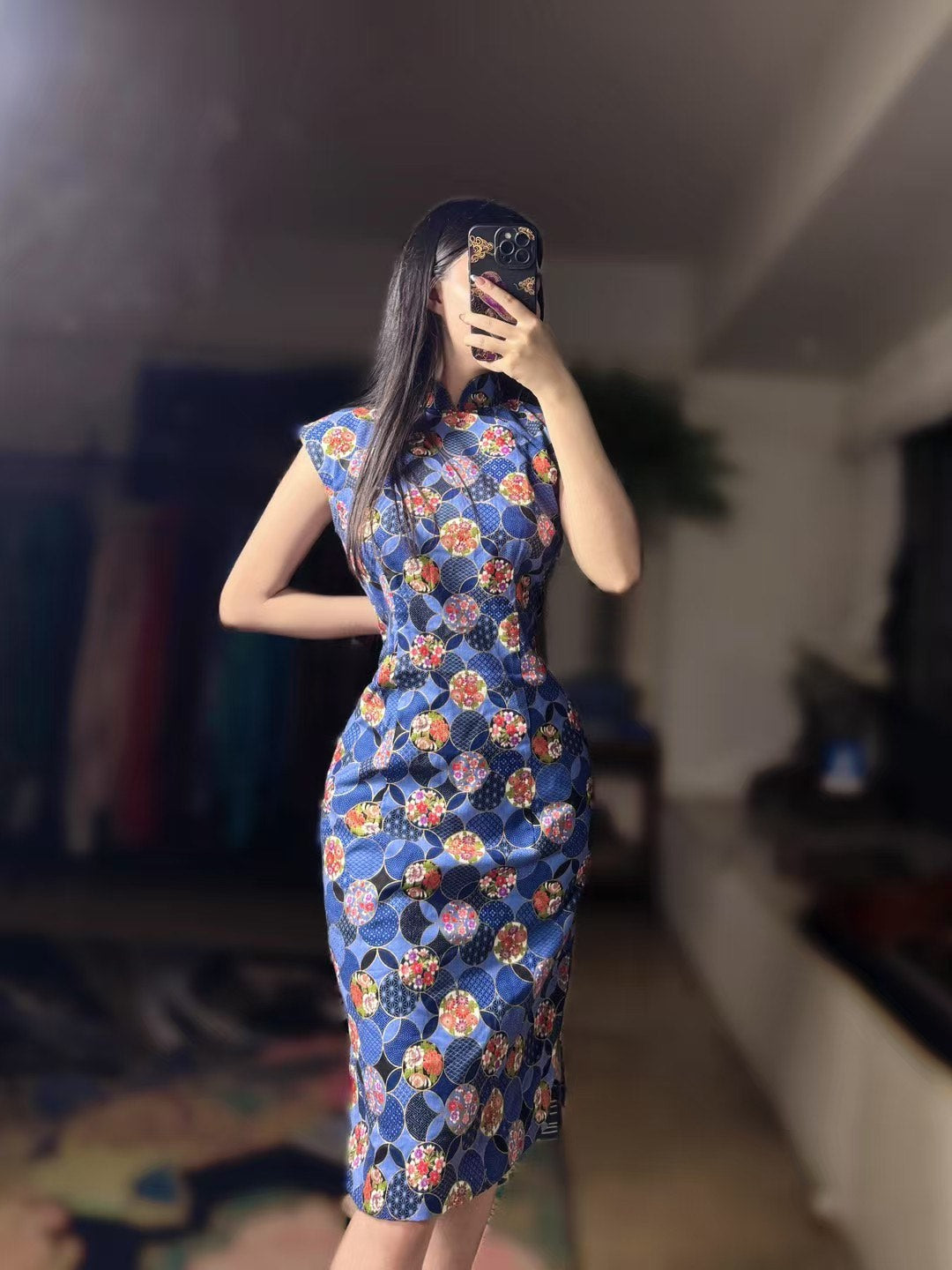 60年代 - 六零年代・和風描金・百花獻瑞・集結傳統紋樣的臺灣古董旗袍 / 1960s - The Sixties Taiwanese Heritage - Gold-Traced Nihonga-Style Qipao with Auspicious Traditional Motifs