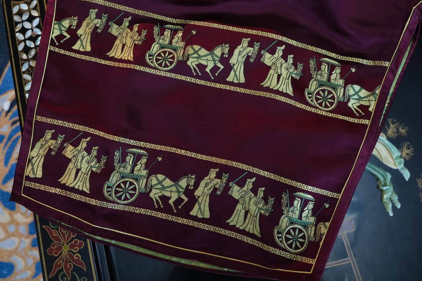 40年代 - 紫魅惊鸿·1940年代海派酒红织锦提花金线车马出行图古董旗袍 | 1940s - Purple Glamour & Startled Swan: A Late 1940s Shanghai-Style Wine Red Brocade Cheongsam with Gold-Woven Chariot Procession