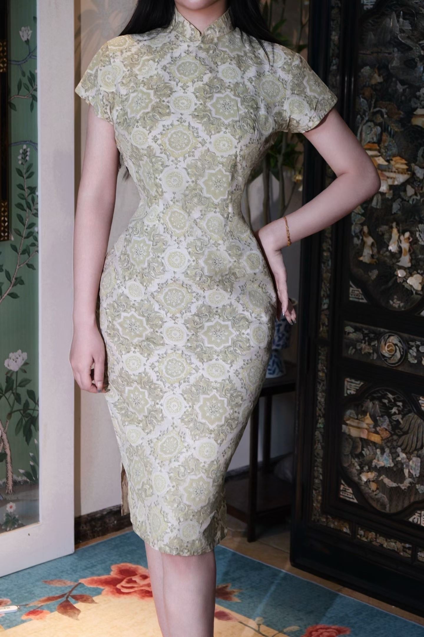 50年代 - 静默的时光：Vintage 50年代印度双宫真丝宝相花纹古董港产旗袍 / 1950s - Silent Serenity: Vintage 50s Antique Hong Kong Made Cheongsam in Indian Dupioni Silk with Baoxiang Floral Motif