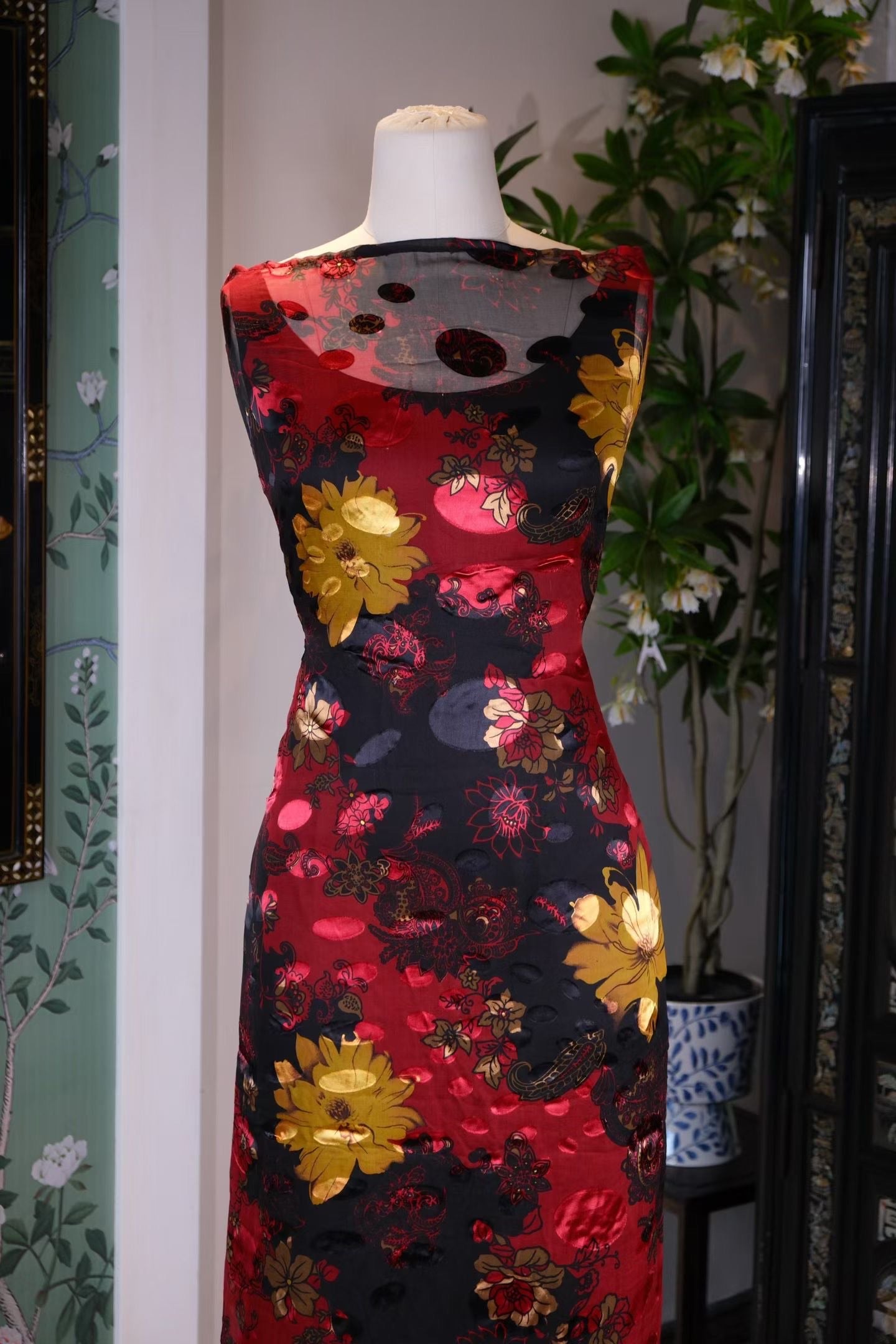 布料名 -【醉舞星辰】魅惑酒红渐变底橘黄花影金珠点缀高定艺术布料 | Fabric Name - Stardust Waltz】Enchanting Burgundy Ombré Base Orange Floral Shadow & Gold Beaded Embellishment Haute Couture Art Cloth