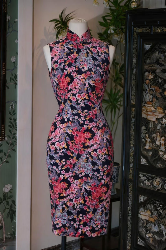 60年代 - 织银针织印花古董港式旗袍 / 1960s - A Pair of Vintage Hong Kong-Style Qipaos featuring Rare Knit Floral Print and Lurex Detailing