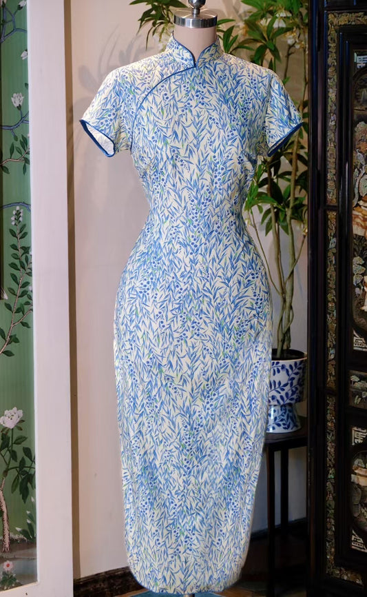 客订结缘 -「流苏穗影·竹韵青瓷」古董面料修身短袖旗袍 | Customized Design - "Willow Tassel Silhouette, Bamboo Rhyme Celadon" Antique Fabric Slim-Fit Short-Sleeve Qipao