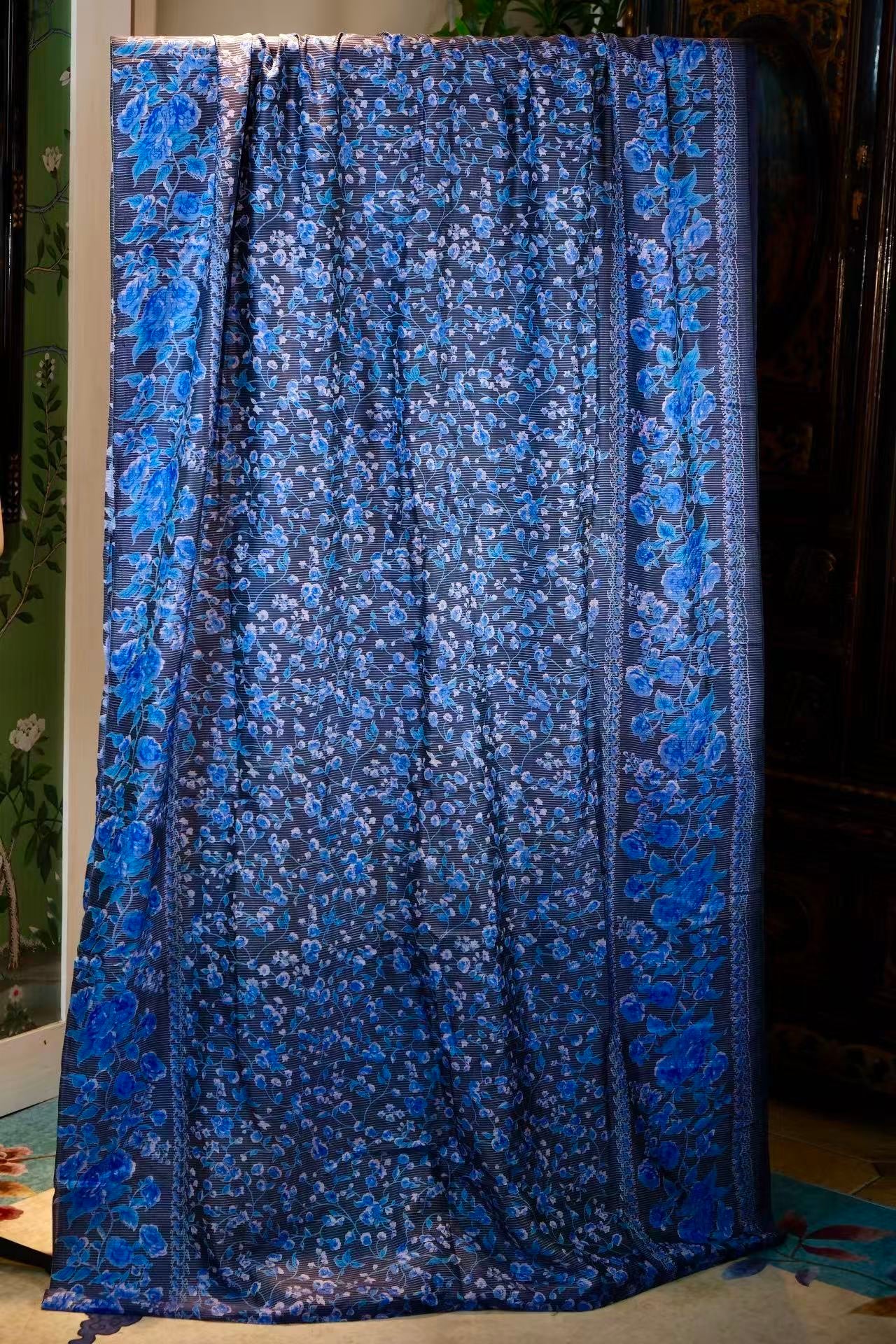 布料名 - 青花流岚：横纹经纬间的重工蓝调碎花写意真丝 | Fabric Name - Azure Mist: Literati Aesthetics and Horizontal-Grain Blue Floral Artisan Silk