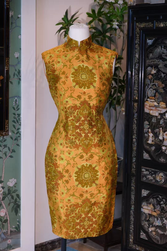 60年代 - 异域贵族情调：六十年代焦橙与橄榄绿提花古董旗袍礼服 | 1960s - Exotic Aristocratic Flair: 1960s Tangerine and Olive Green Brocade Antique Cheongsam Gown
