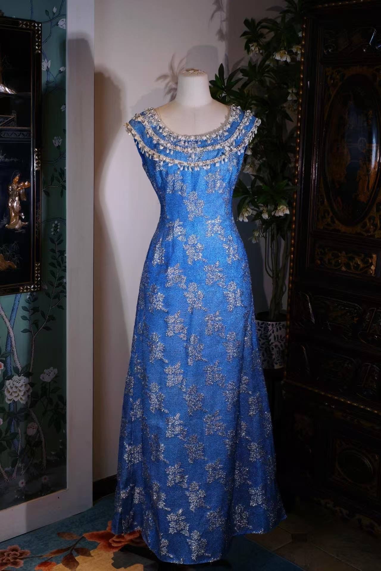 Vintage钉珠礼服 - 海上花列传：六十年代香港织金钉珠古董裙 | Vintage Beaded Dress - Flowers of the Haunted Sea: 1960s Hong Kong Vintage Gowns with Gold Brocade and Hand-Beading