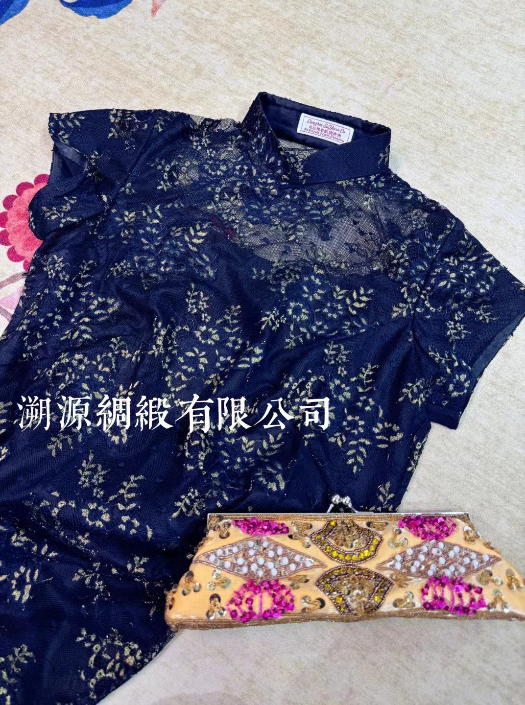 客定结缘 - 手作法蕾系列·金叶枝蔓·幽夜蓝/墨黑蕾丝·高雅透视港式旗袍 | Customized Design - Handcrafted French Lace Series, Golden Leaf Vines, Midnight Blue/Black Lace, Elegant Sheer Hong Kong Style Qipao