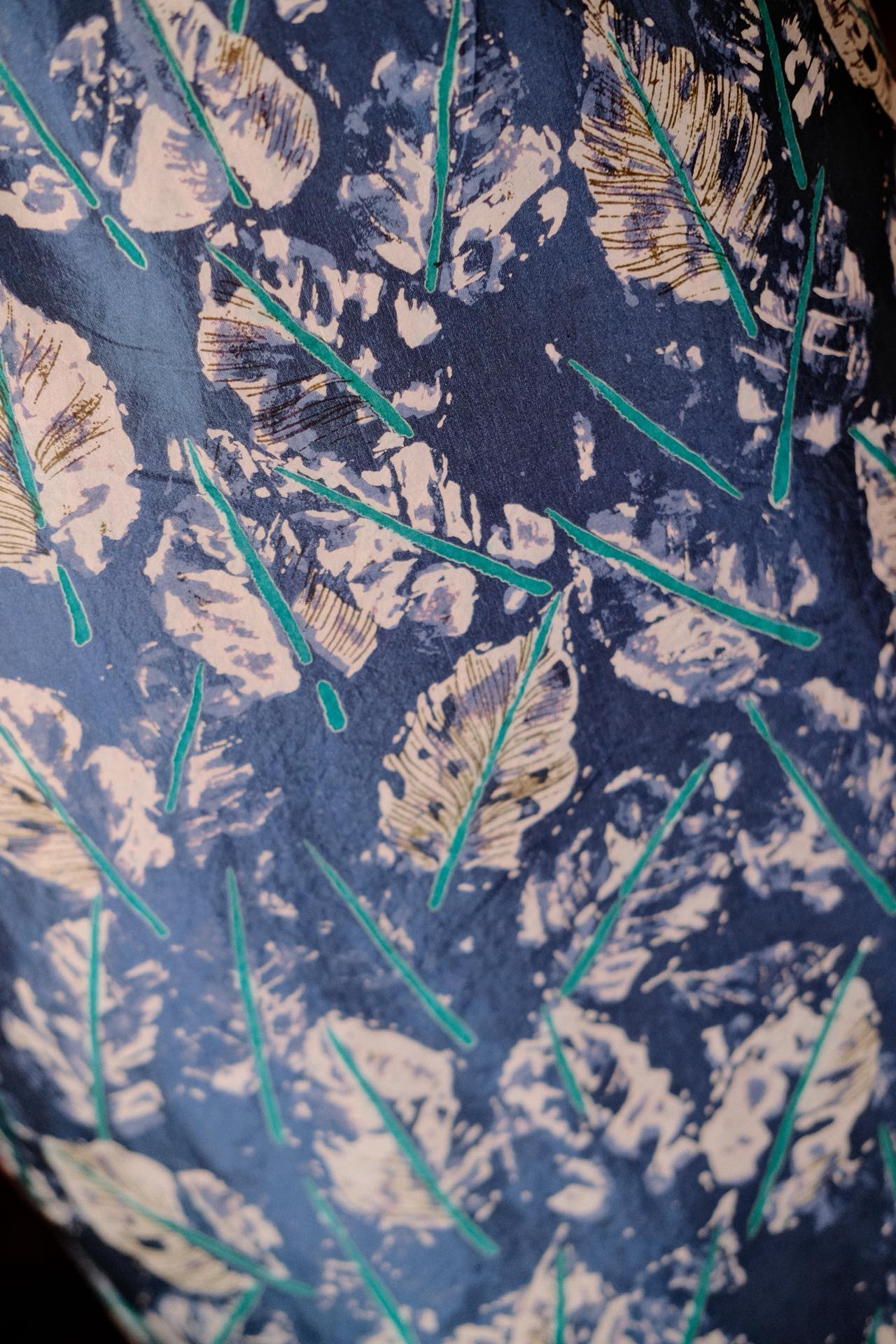 50年代 - 蓝叶轻语：双宫真丝上的五十年代自然诗_HY | 1950s - Blue Leaf Whispers: 1950s Natural Poetry Rendered on Shantung Silk_HY