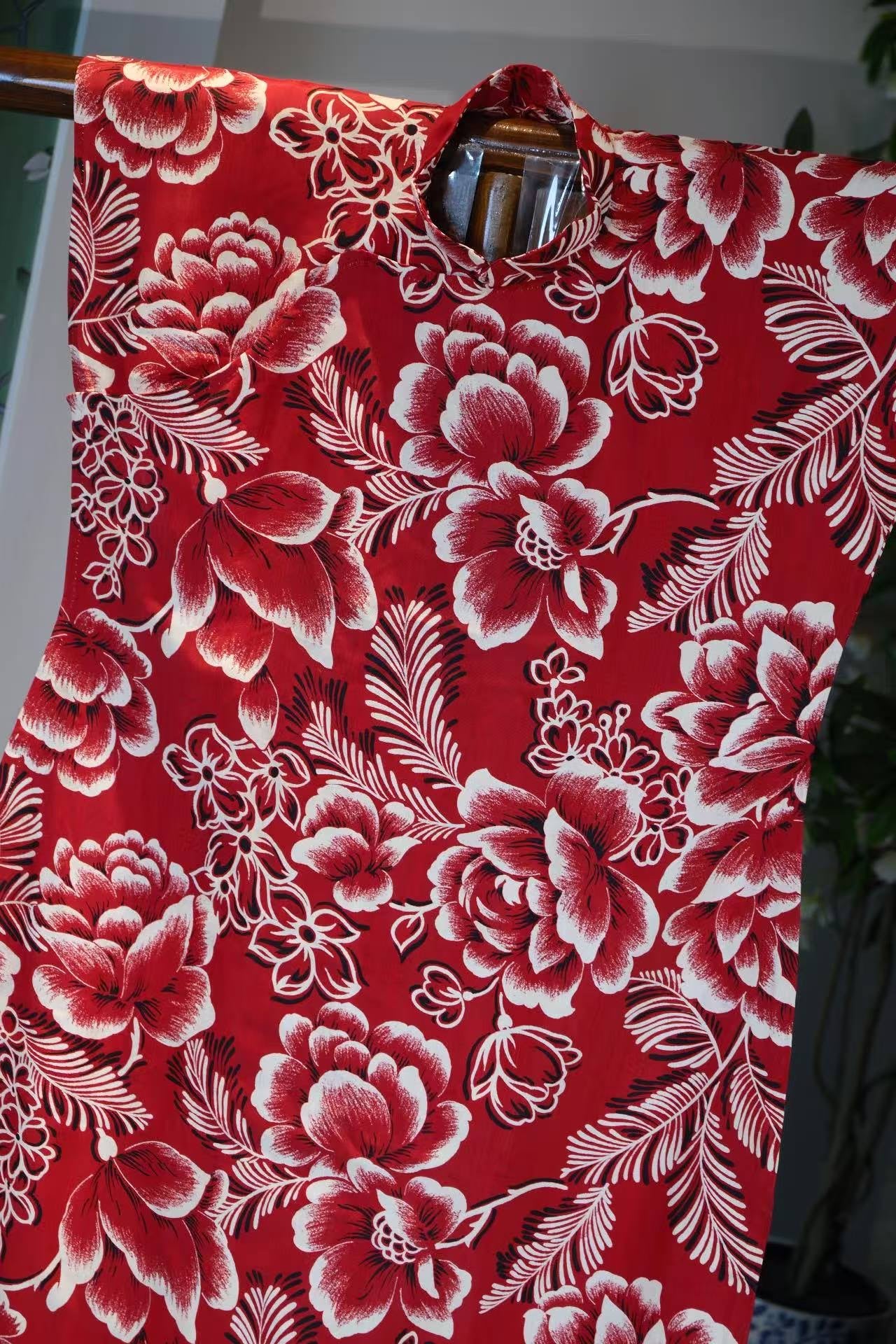 40年代 - 民国四十年代洋红泼墨牡丹纹古董旗袍 | 1940s - 1940s Carmine "Splashed-Ink" Peony Antique Qipao