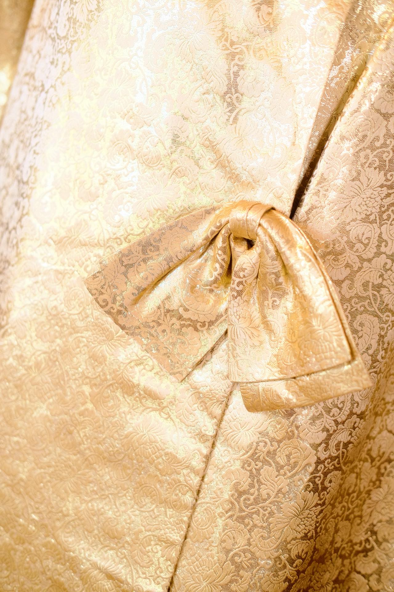 六十年代意大利织金提花三件套：Woo女士的黄金时代华章 | 1960s Italian Gold-Weft Jacquard Three-Piece Set: Ms. Woo’s Anthem of the Gilded Era