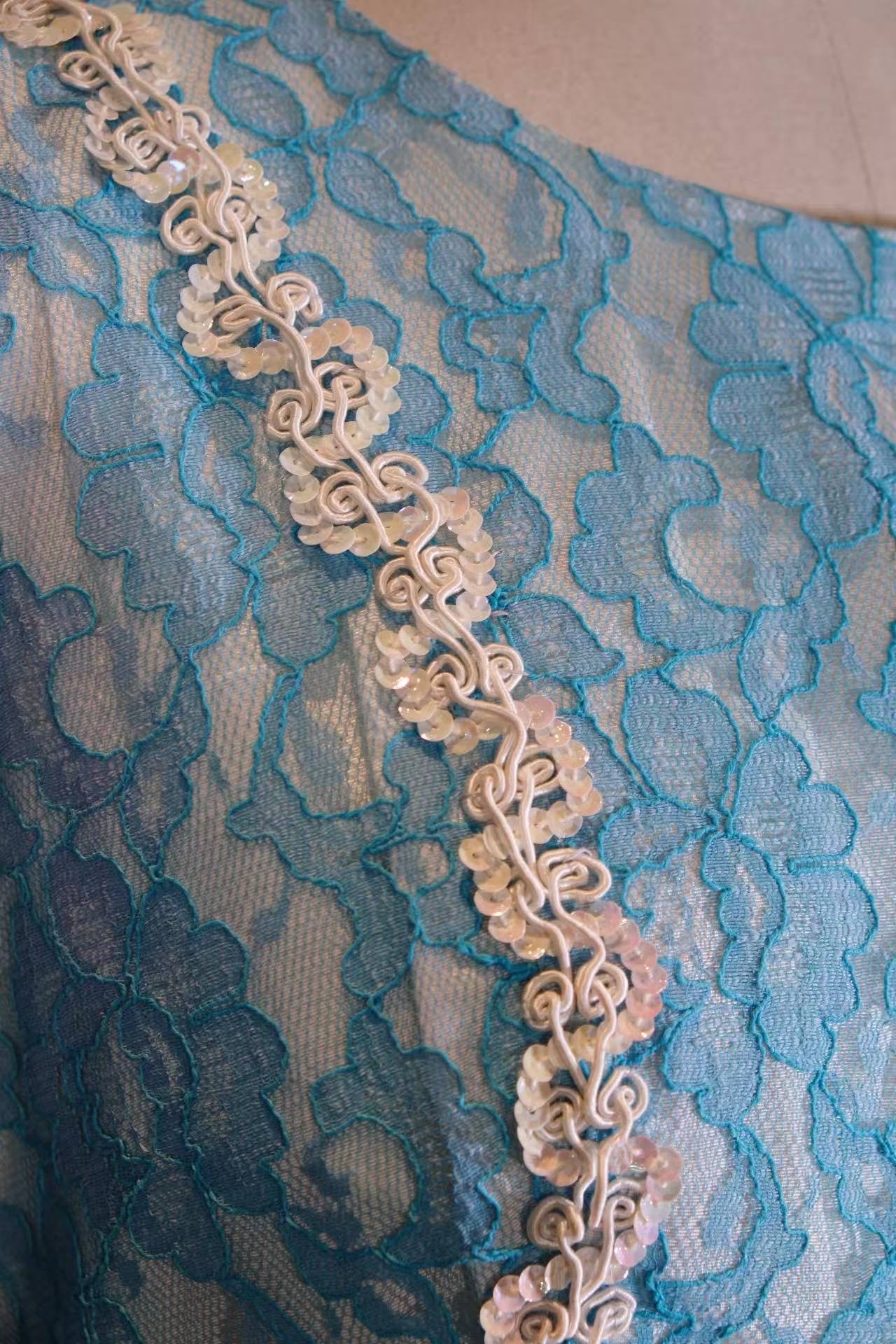 Vintage钉珠礼服 - 海上花列传：六十年代香港织金钉珠古董裙 | Vintage Beaded Dress - Flowers of the Haunted Sea: 1960s Hong Kong Vintage Gowns with Gold Brocade and Hand-Beading