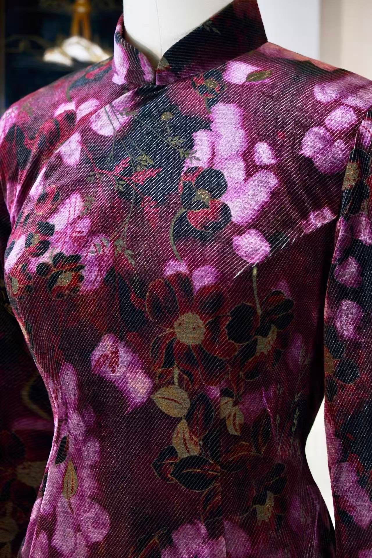 60年代 - 六十年代斜纹灯芯绒烫金印花古董旗袍：台湾古董衣的纹样美学与时代印记 | 1960s - 1960s Twill Corduroy Qipao with Gold-Foil Printing: The Motif Aesthetics and Historical Imprints of Taiwanese Vintage Fashion